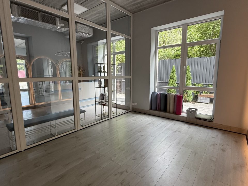 Crystal Hall studio, photo 1 of 4